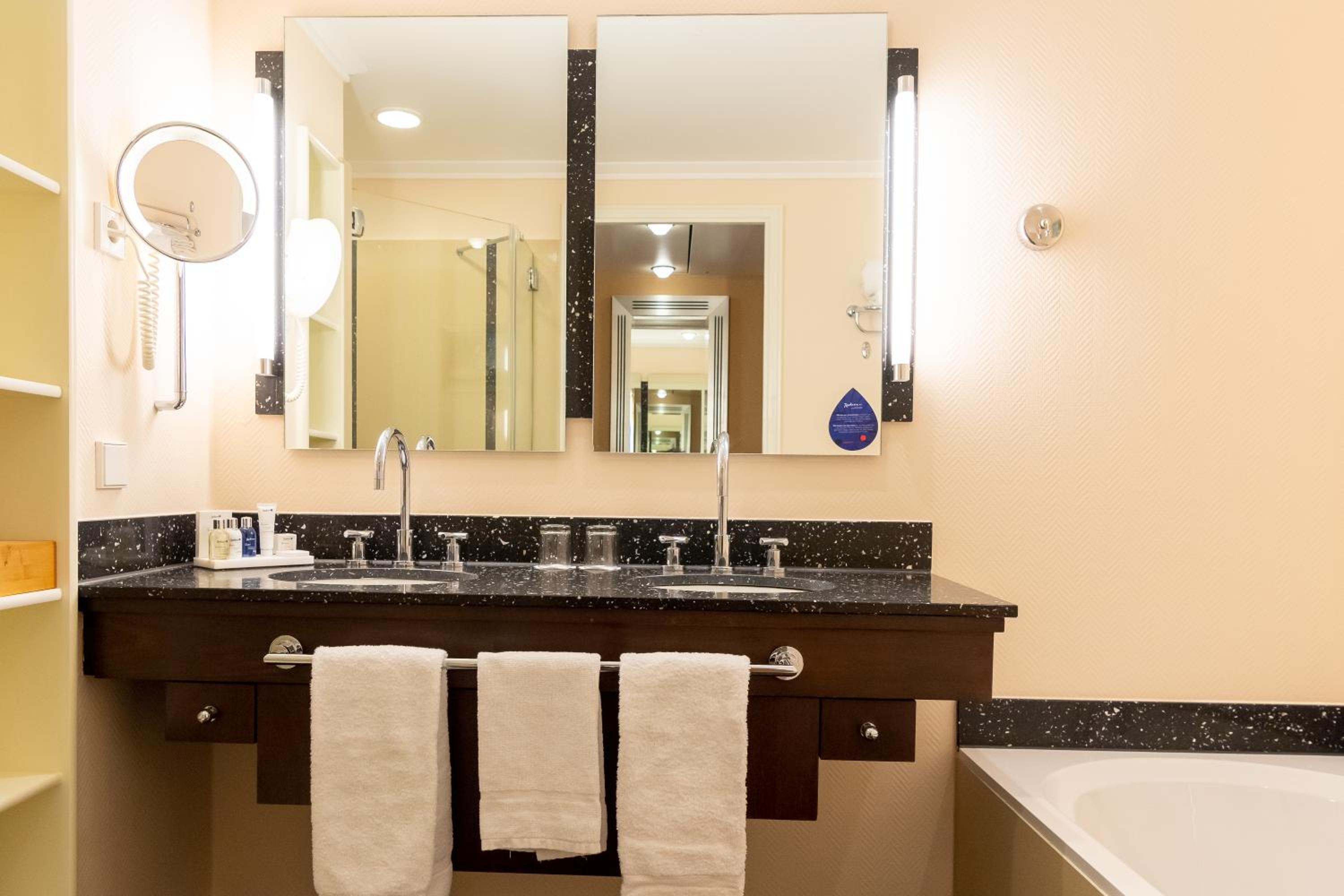 Junior Suite, Village View