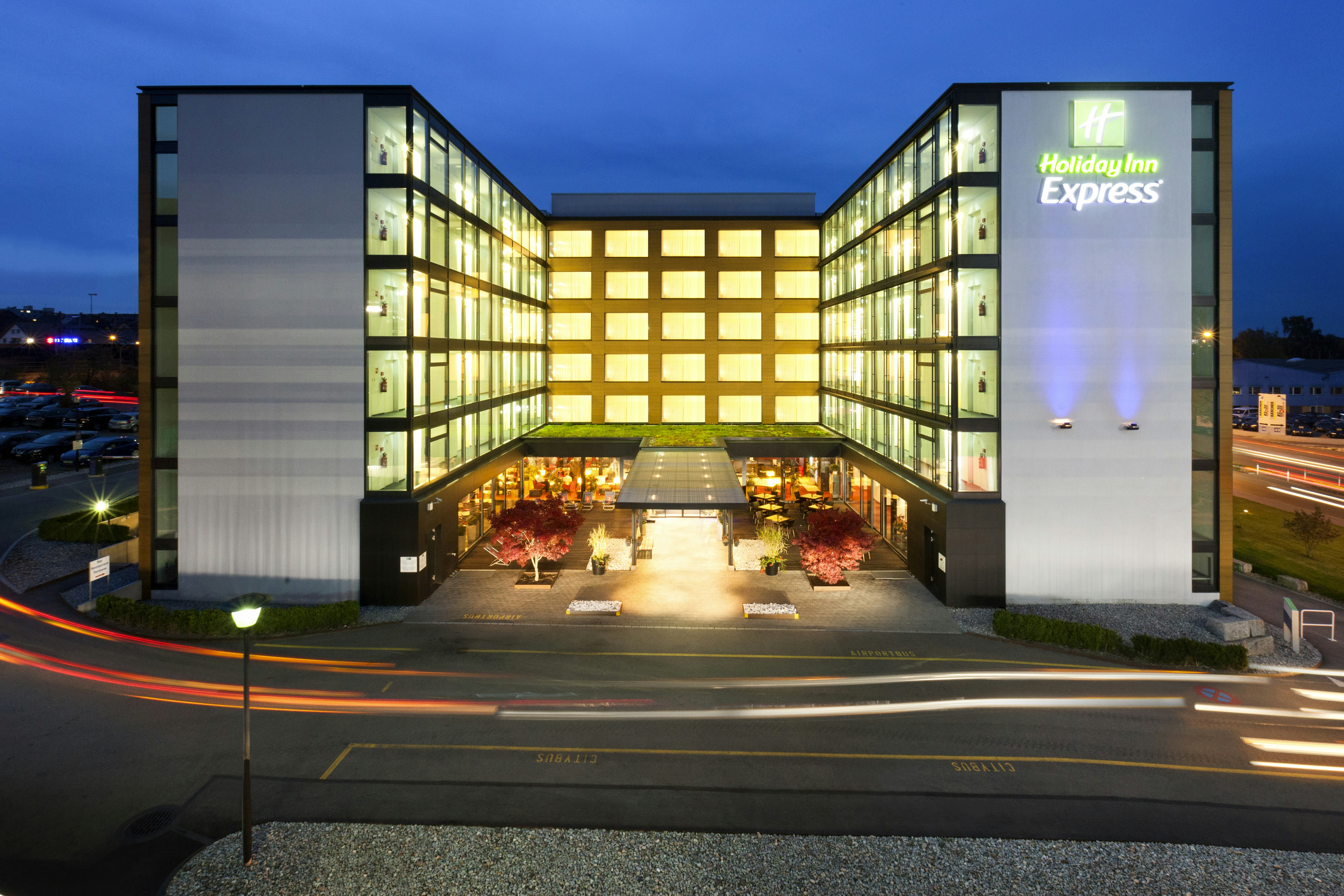 HOLIDAY INN EXPRESS ZURICH AIRPORT 74/80