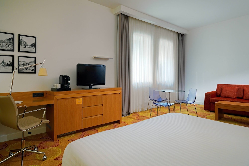 Courtyard By Marriott Budapest City Center Hotel 9/45