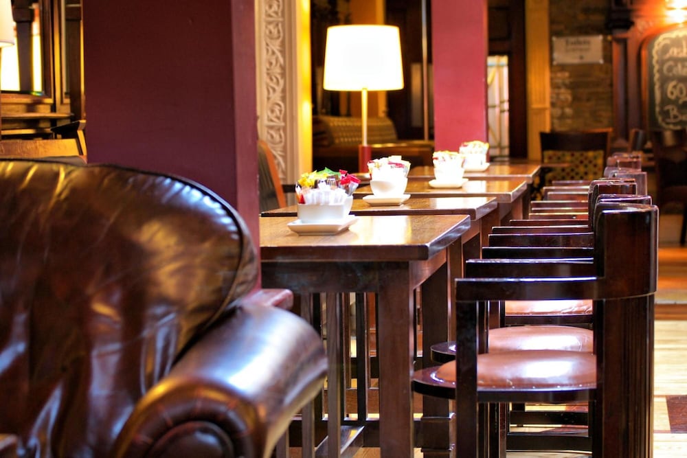 Castle Hotel Macroom 27/28
