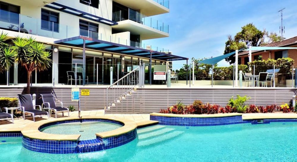 Sevan Apartments Forster 66/74