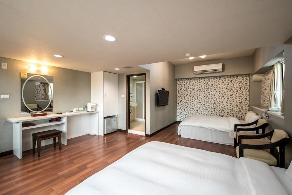 South Sea Hotel 32/49