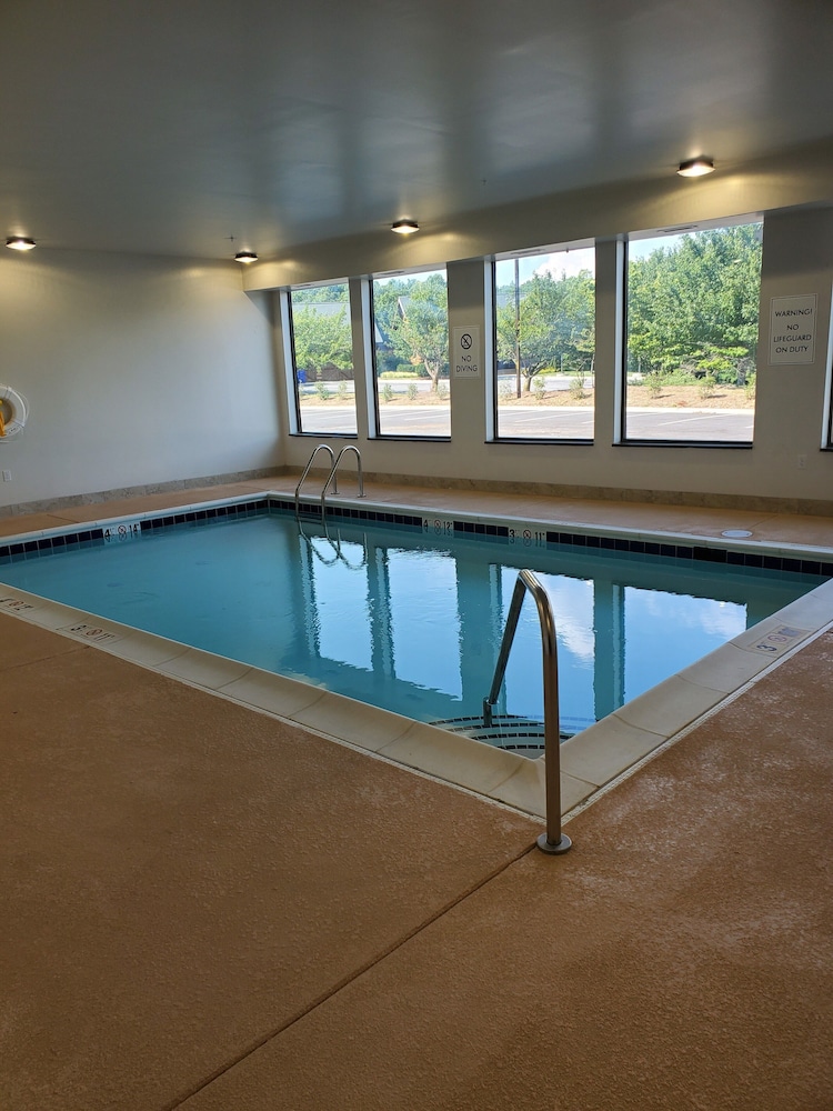 Wingate By Wyndham Christiansburg 19/32