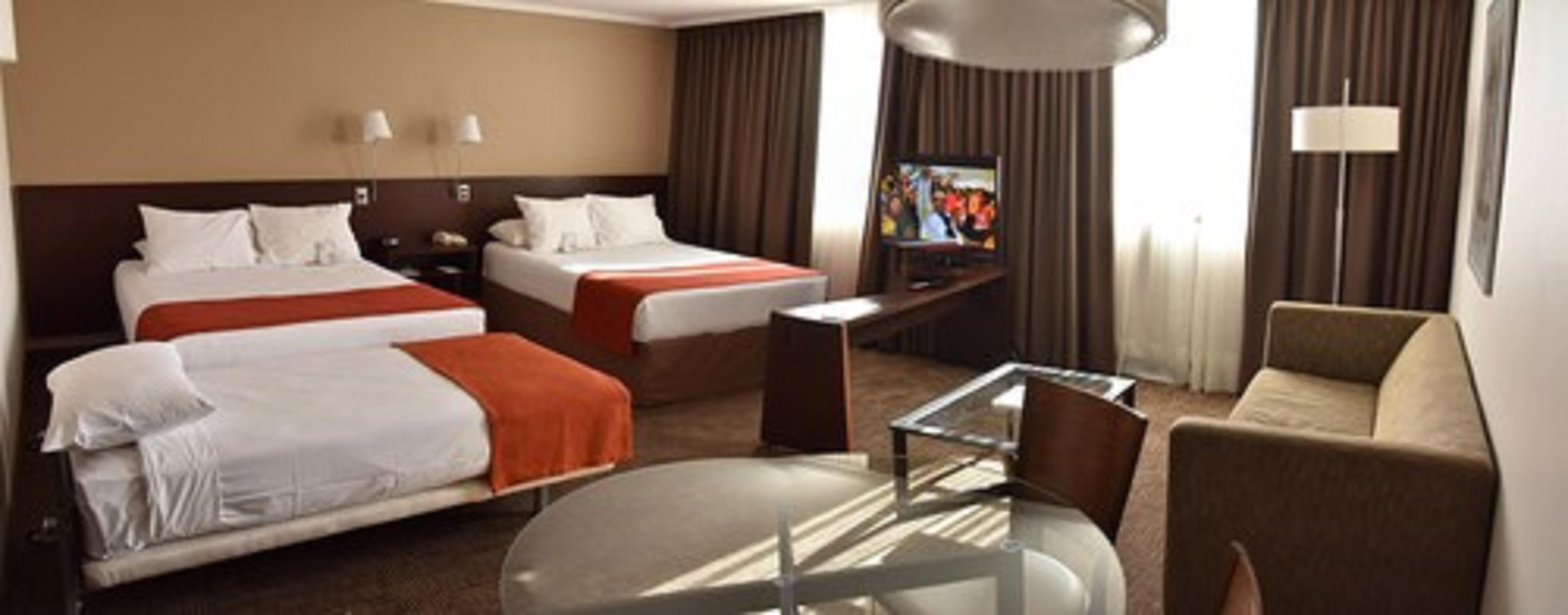 غرفة قياسية ثلاثية بإطلالة، Hotel Director Vitacura 2/4