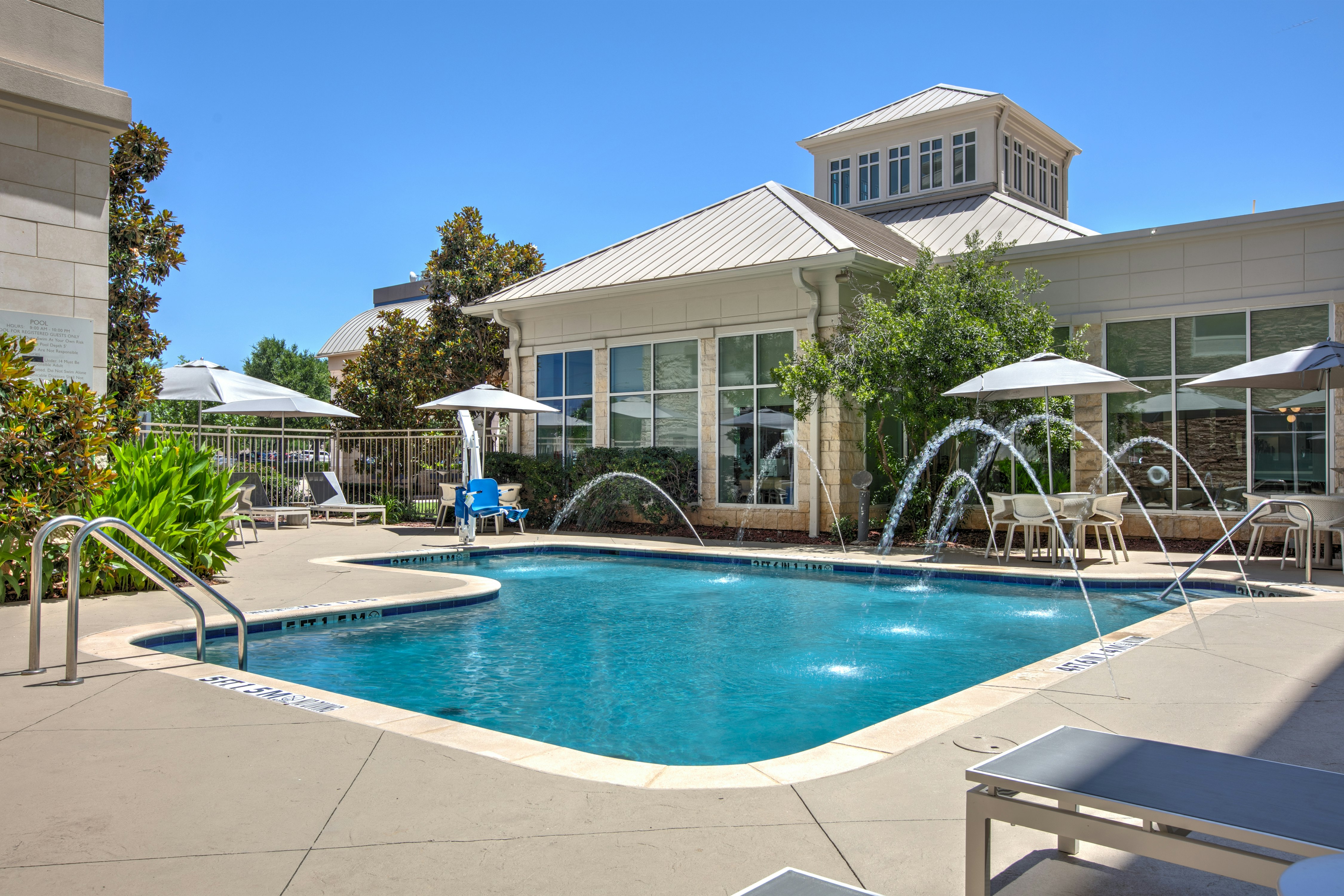 Hilton Garden Inn Dallas/Arlington 69/69