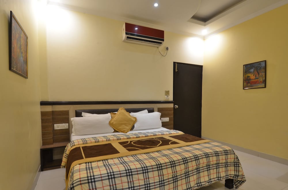 Hotel Sarovar Regency 11/27