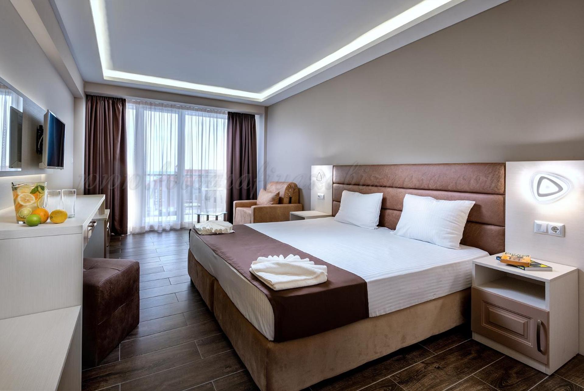Hotel Sunny. 20/55