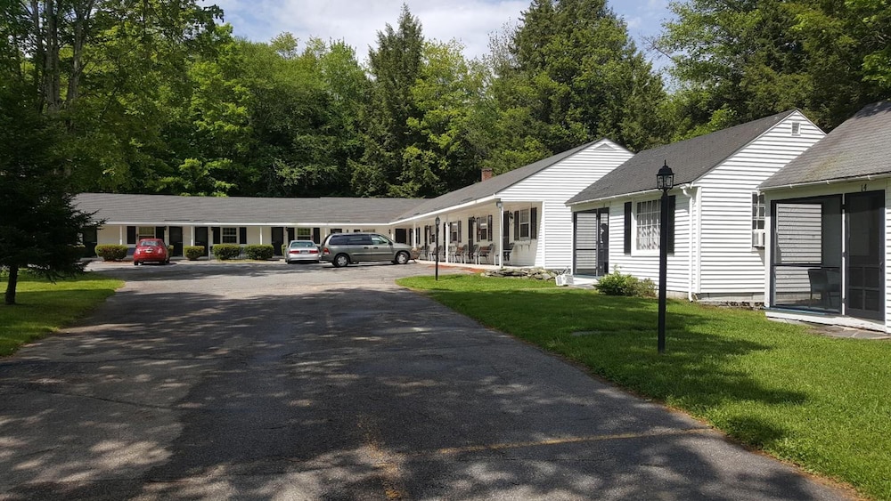 Franconia Notch Motel 35/38