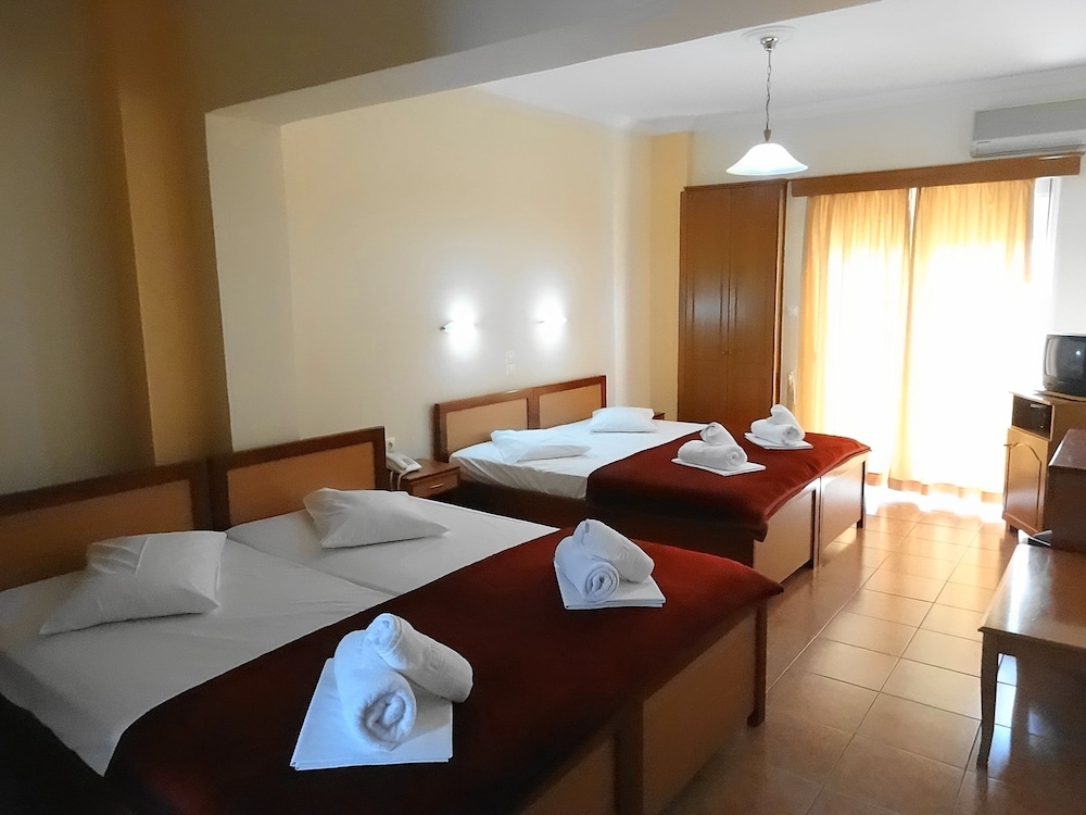Faros 2 Hotel 13/36