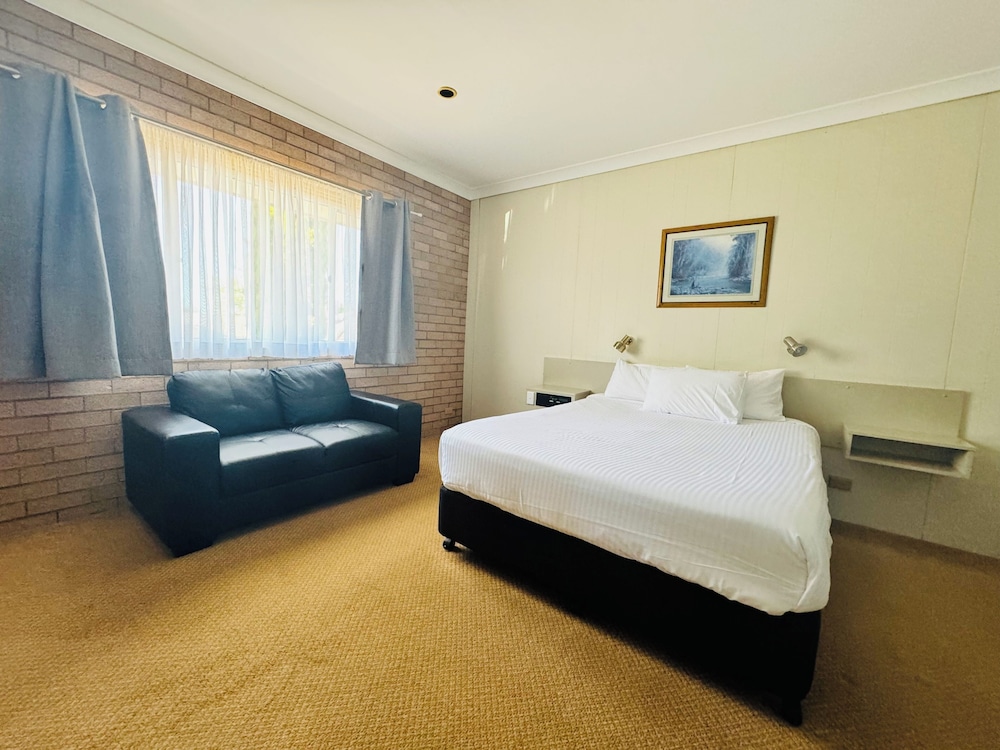 Deer Park Motor Inn And Restaurant 8/50