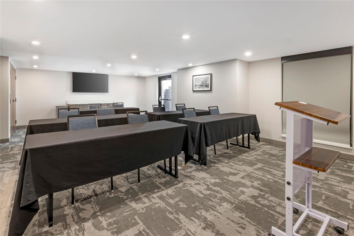 MainStay Suites Oakbrook Terrace - Chicago 21/24