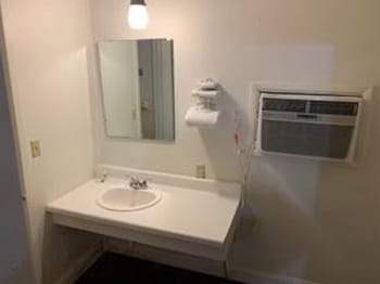 Sawmill Inn 25/33