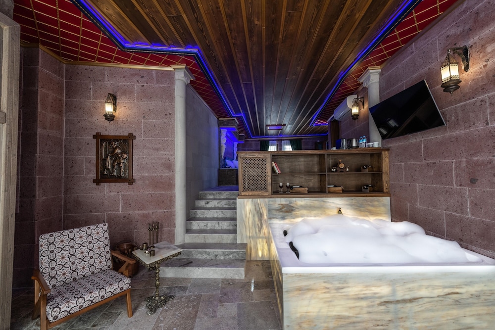 Foremanson Cave Hotel 19/50
