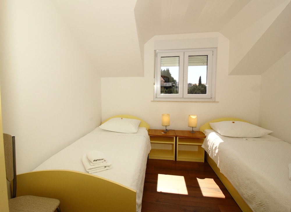 Bacan Serviced Apartments 27/64