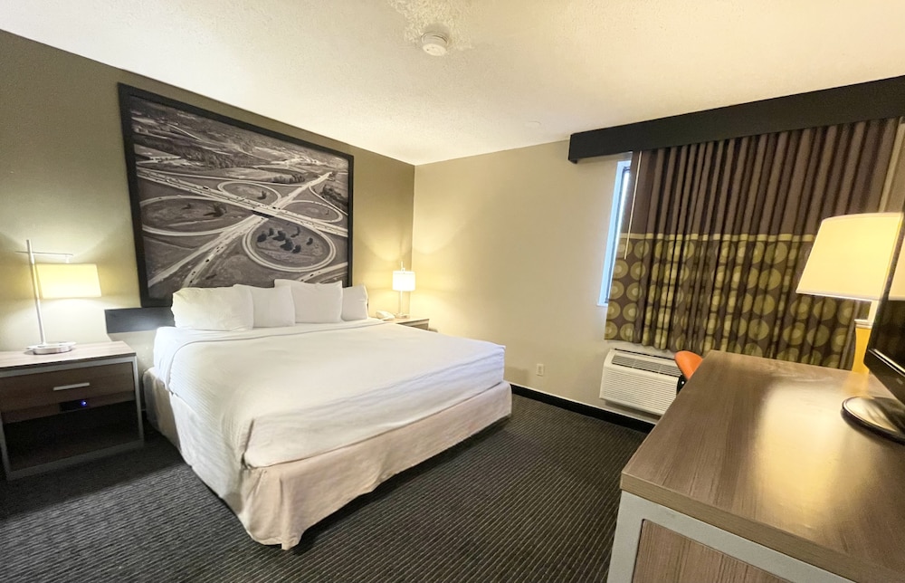Super 8 By Wyndham St Charles 5/25