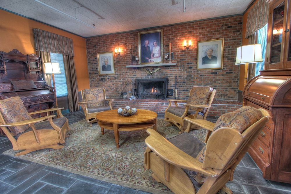 The Historic Gatlinburg Inn 49/66