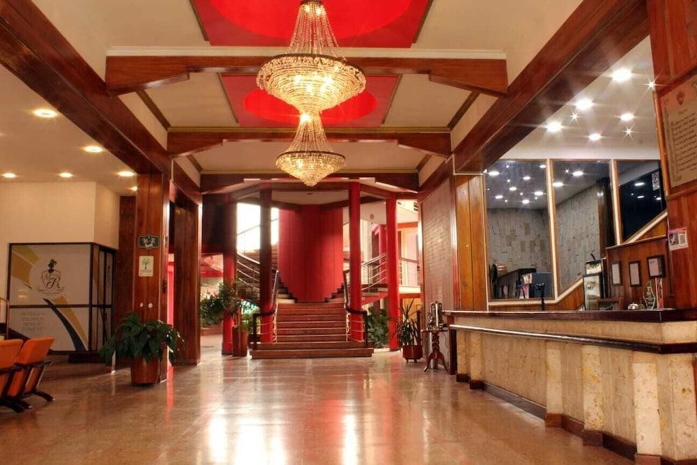 Hotel Mariscal Robledo Cartago 4/22