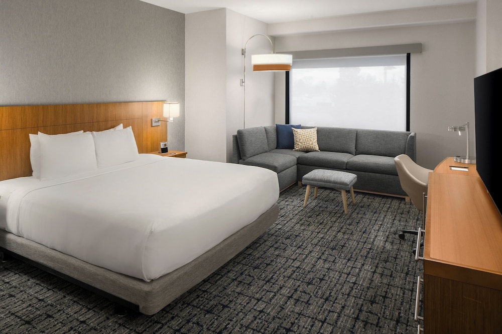 Hyatt Place Denver Cherry Creek 16/72