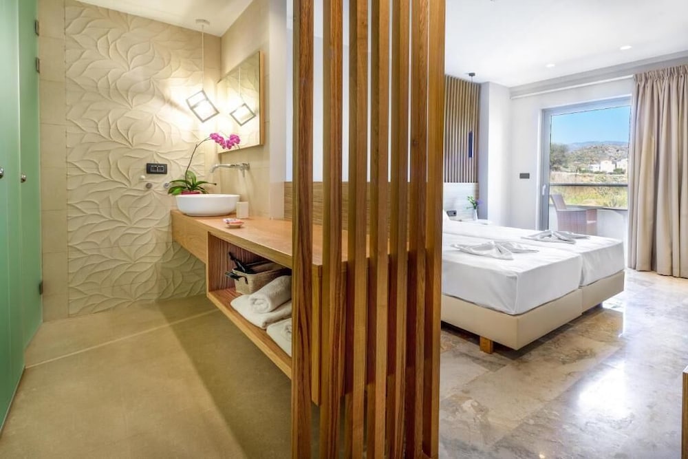 Elena Hotel 48/51