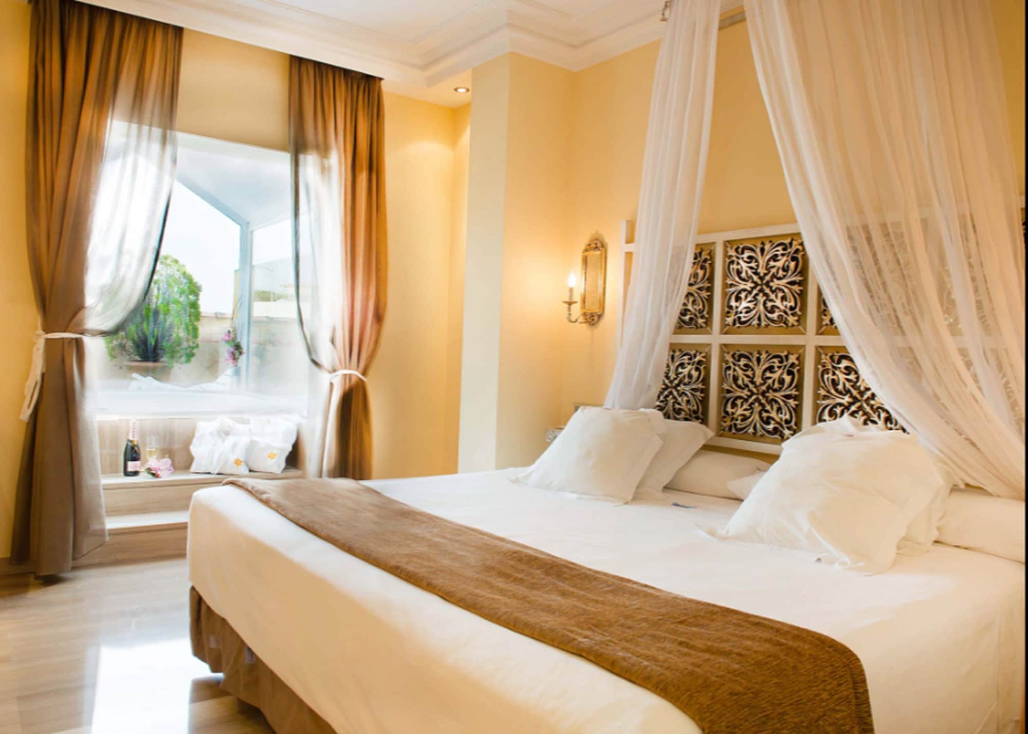ROOM, TRIPLE, 3 BEDS