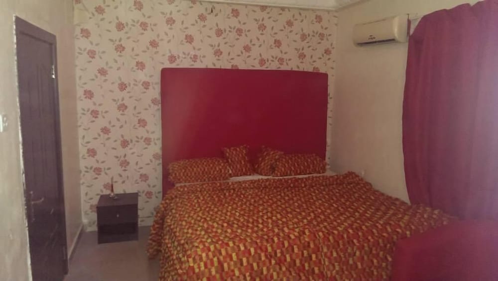 Dcove Hotel & Suites 11/16