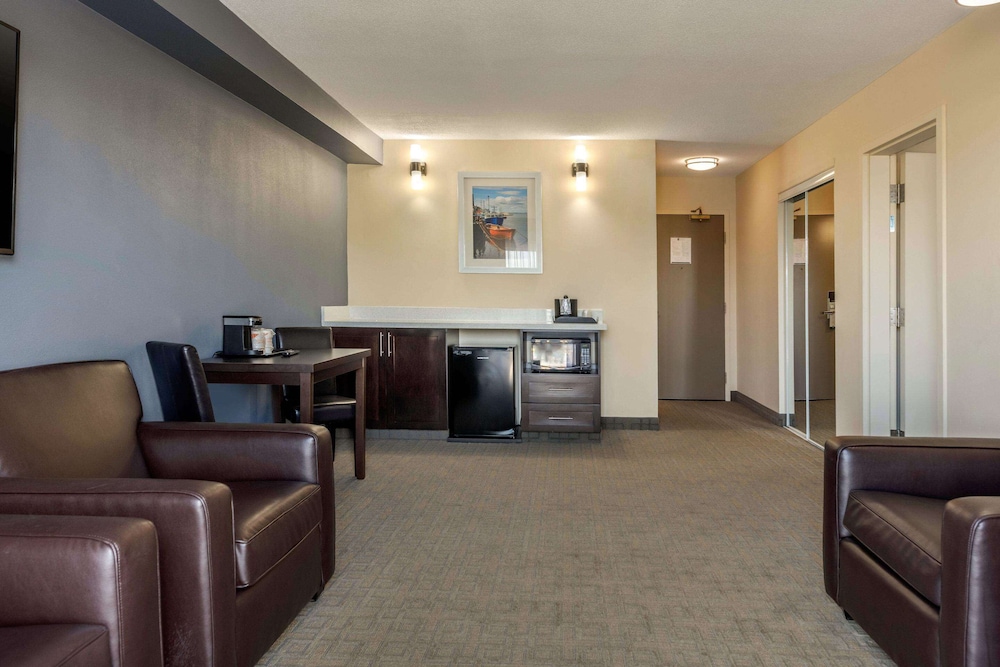Quality Inn & Suites Bathurst, NB 28/50