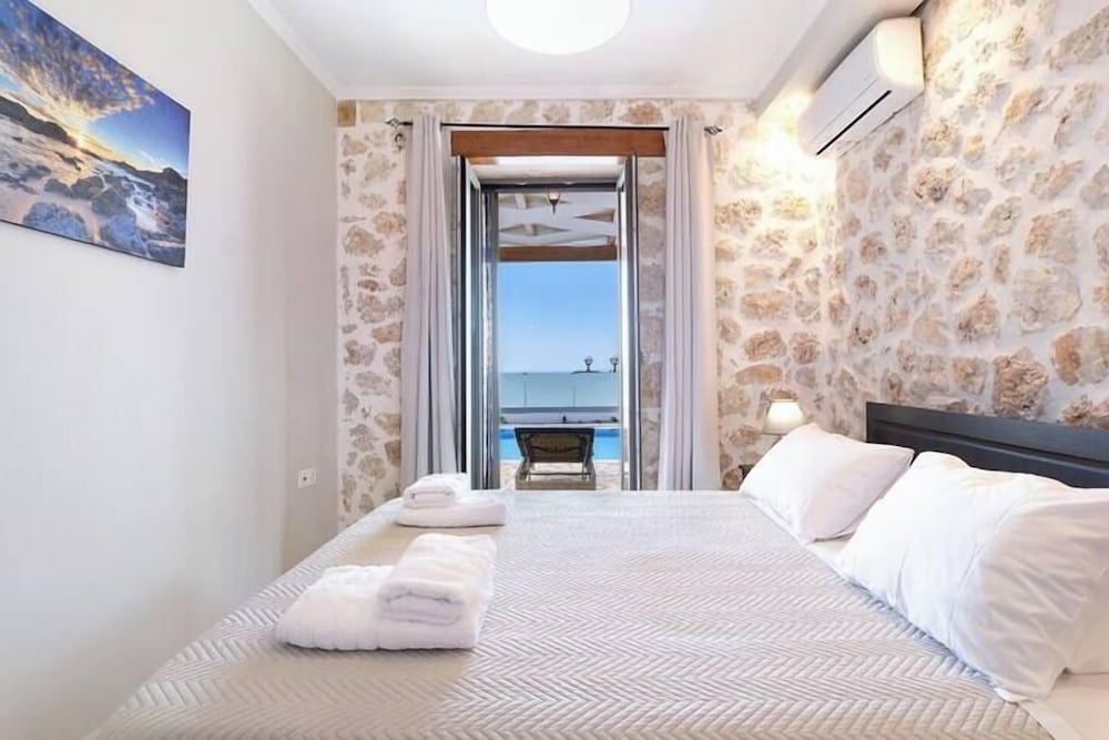 2 BEDROOMS, IRO, LUXURY, VILLA, SEA VIEW