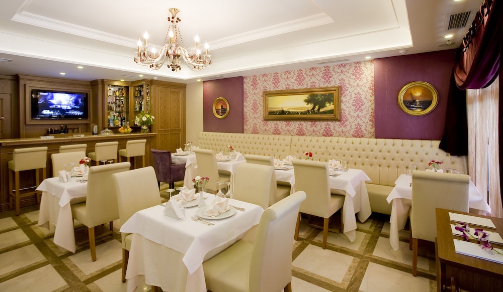 Glk Premier Regency Suites And Spa 57/74