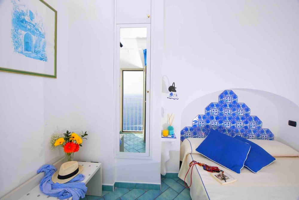 Hotel La Ninfa 51/61