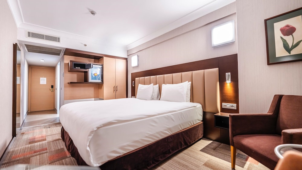 STANDARD, QUEEN BED