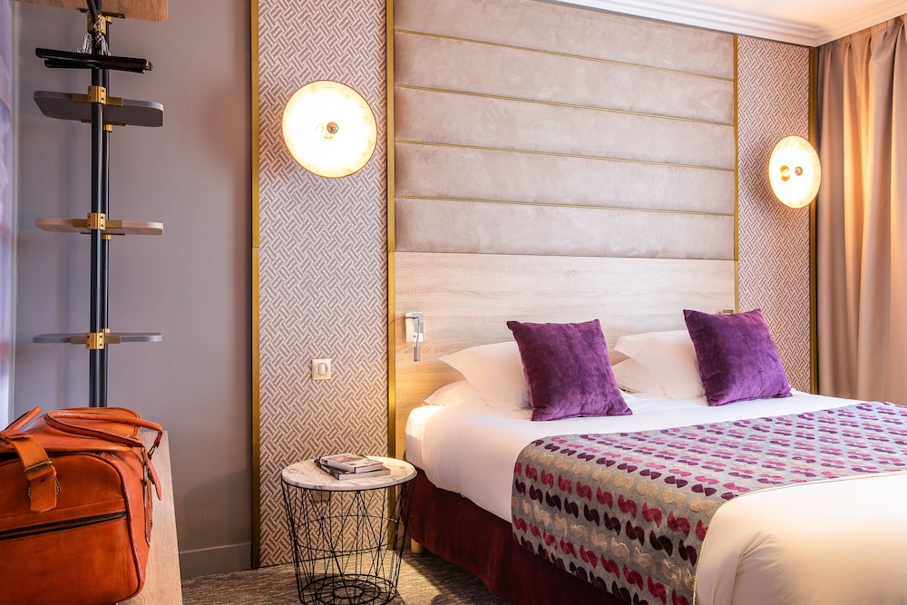 Hotel Nude Paris - Color Vision 18/81