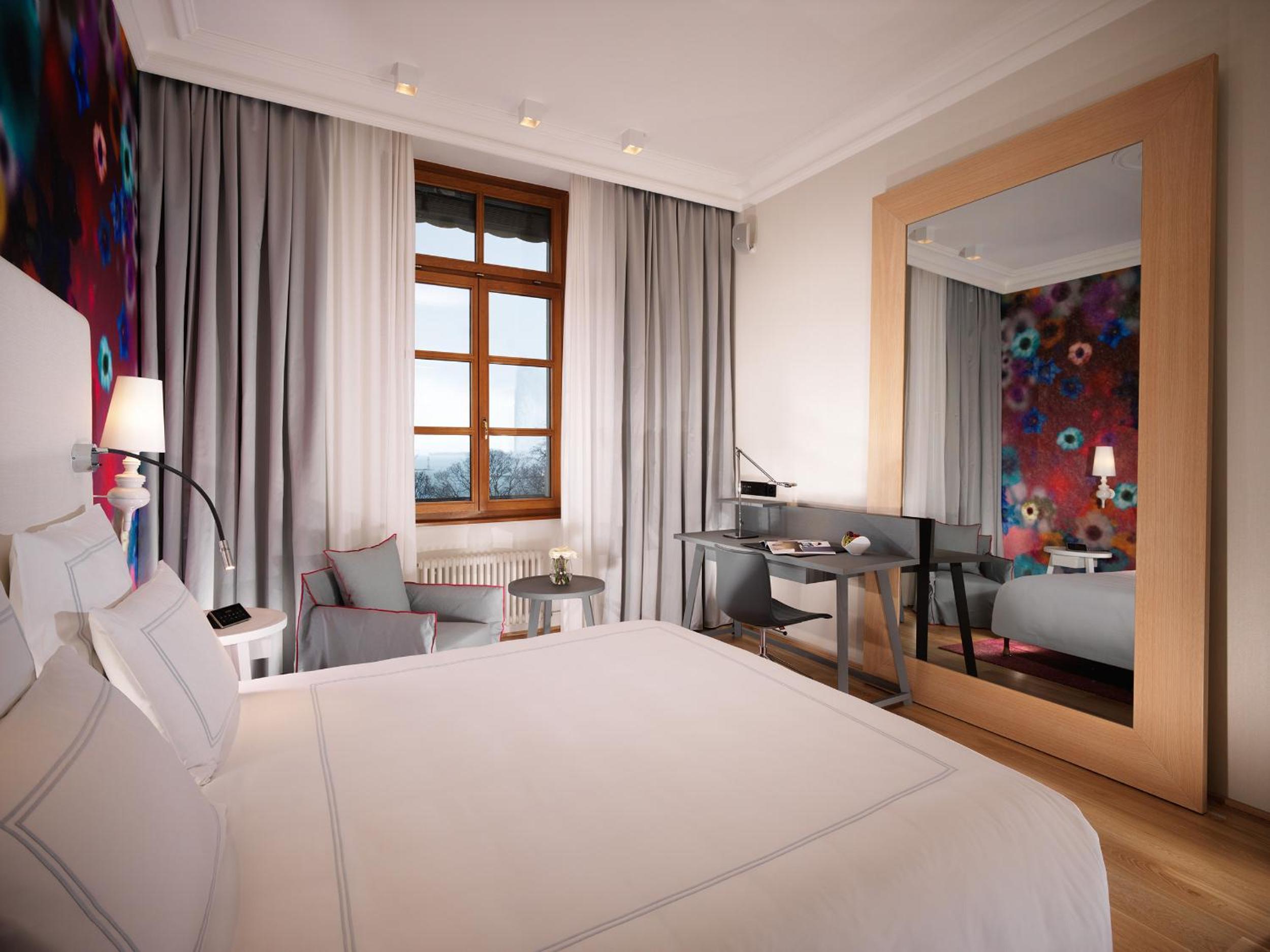Deluxe, King Bed, Lake View