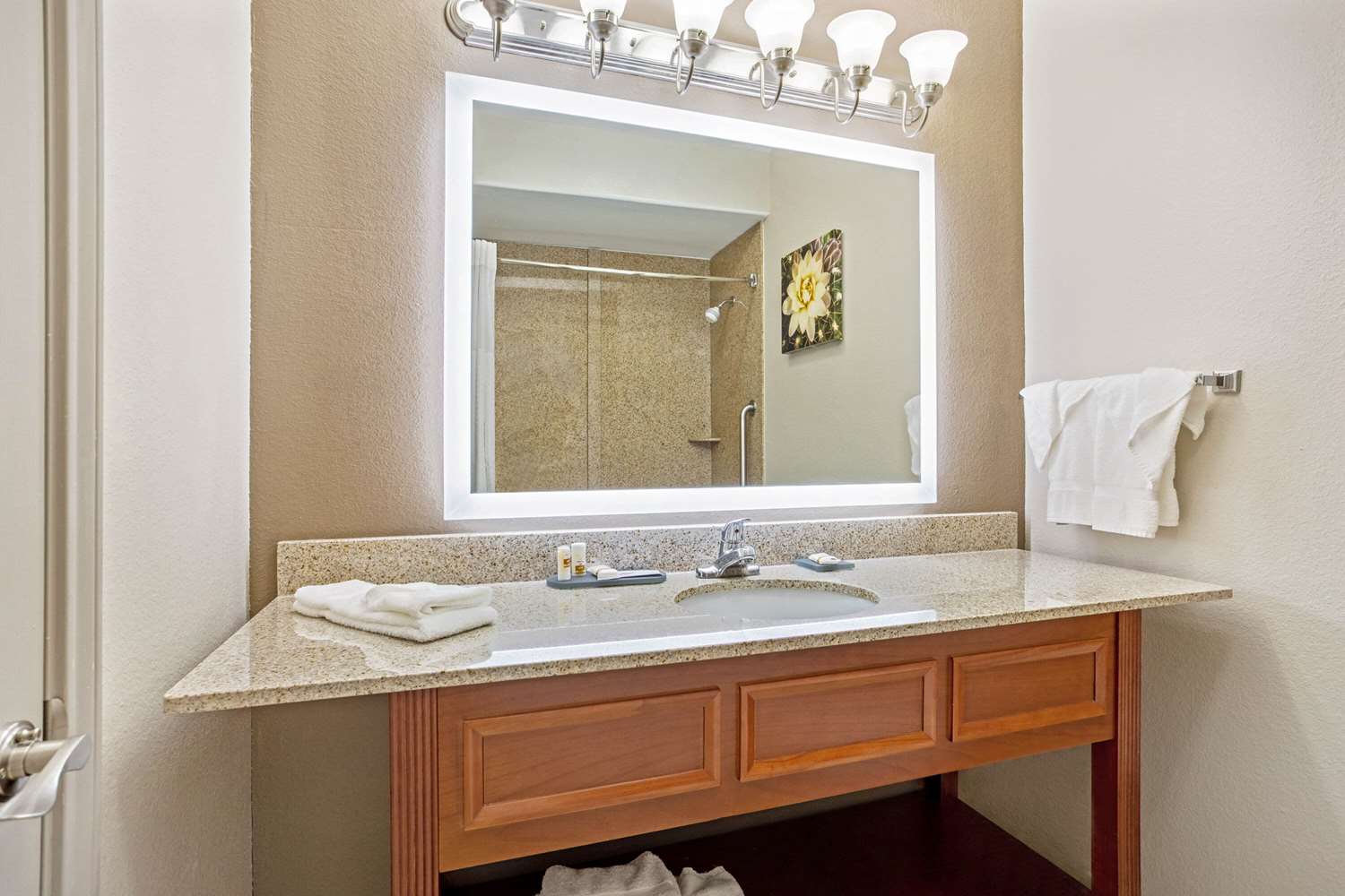 La Quinta Inn & Suites by Wyndham Fairfield TX 57/58