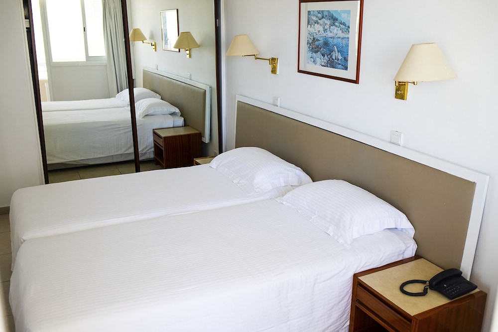 2 BEDROOMS, ECONOMY, APARTMENT, PARTIAL OCEAN VIEW