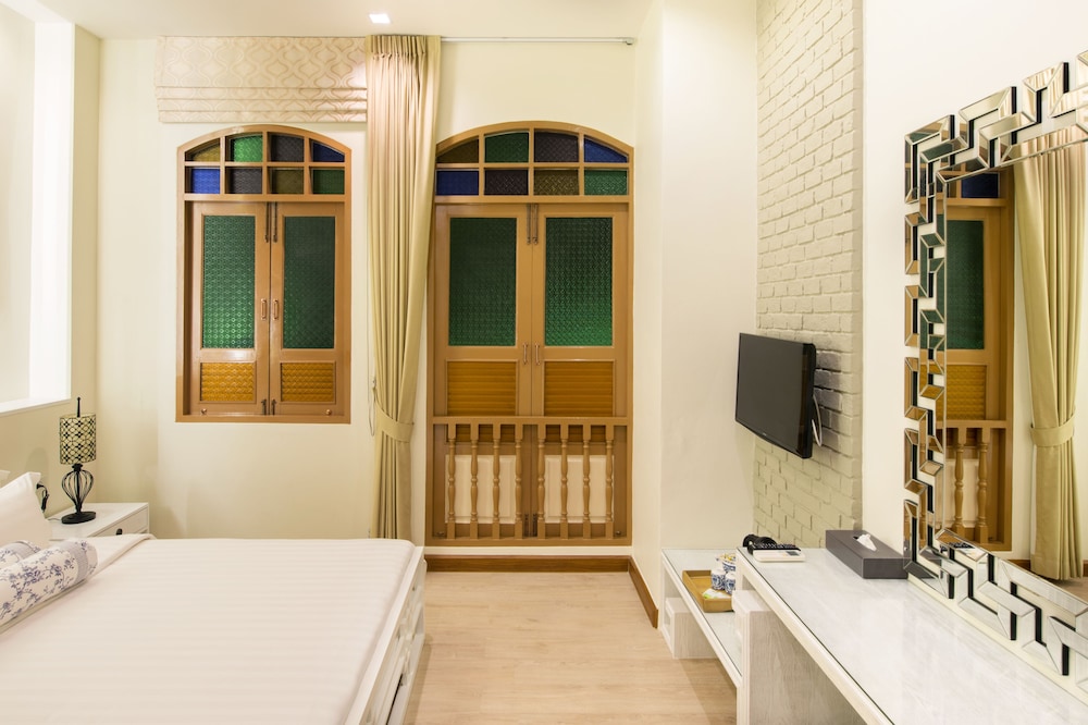 O Nya Phuket Hotel 35/70