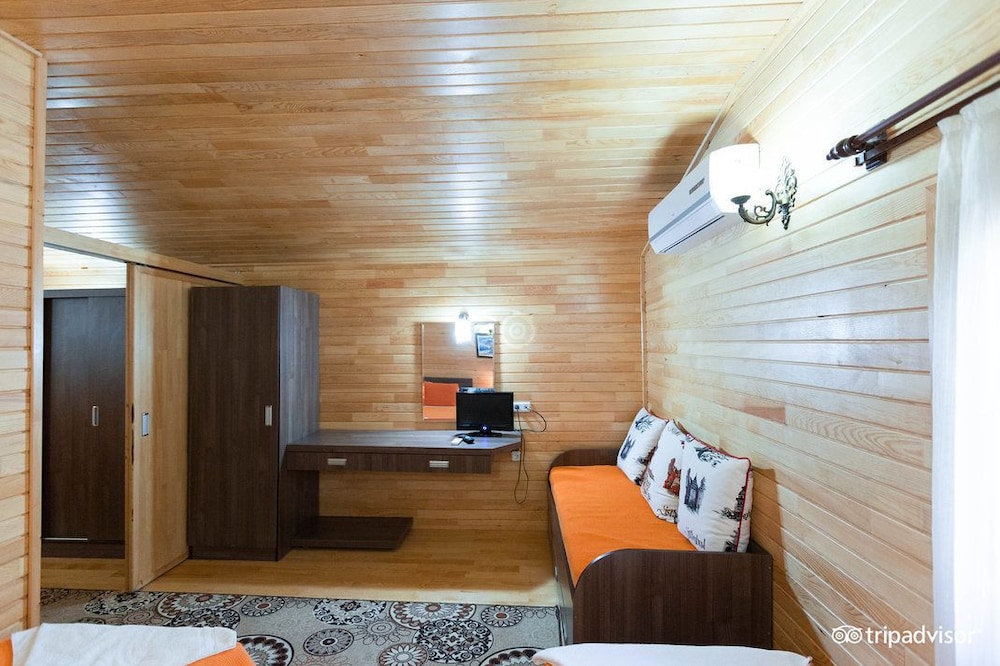 Canada Hotel & Bungalows 24/50