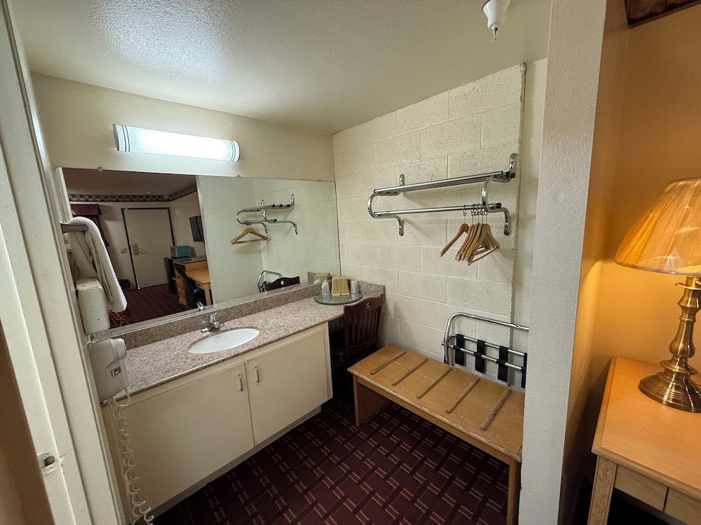 New Budget Inn 41/44