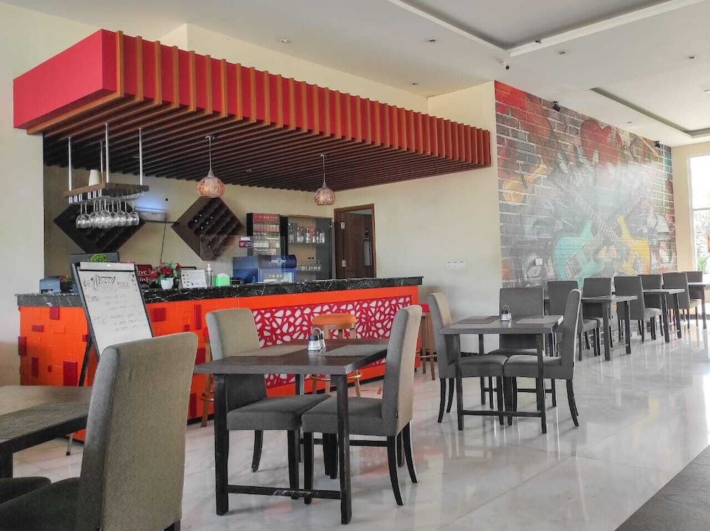 Front One Hotel Purwodadi 48/72