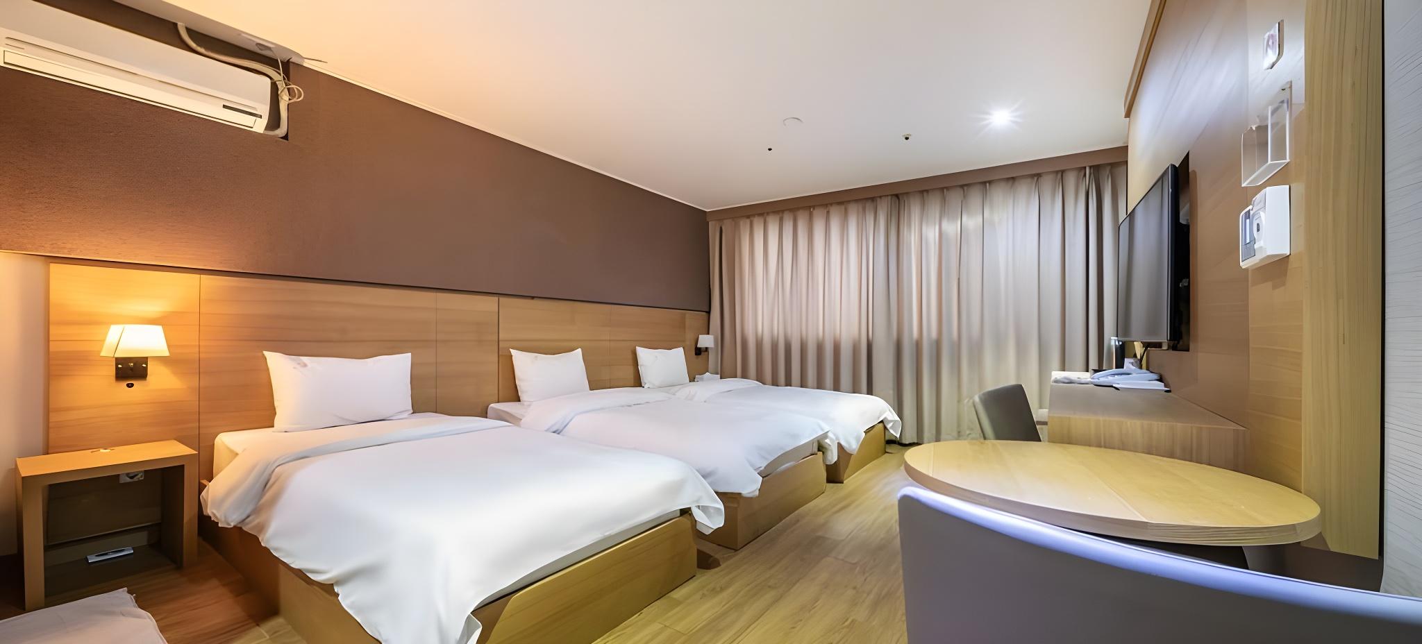 Room, Triple