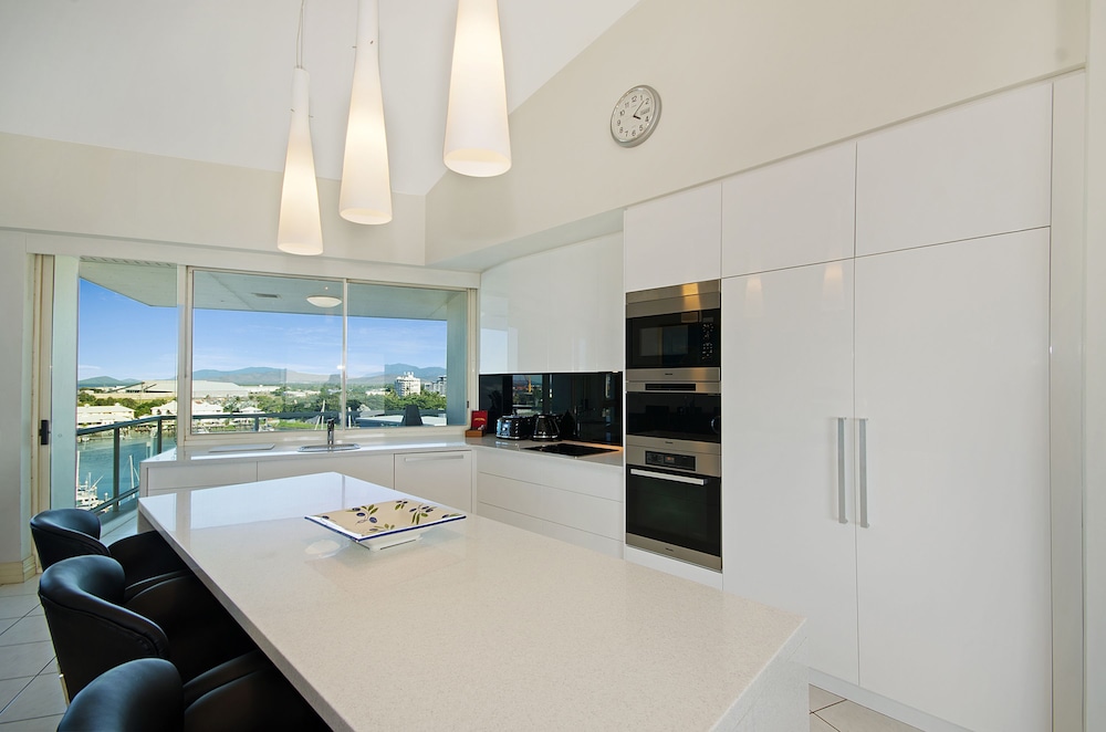 MARINERS NORTH HOLIDAY APARTMENTS 65/77