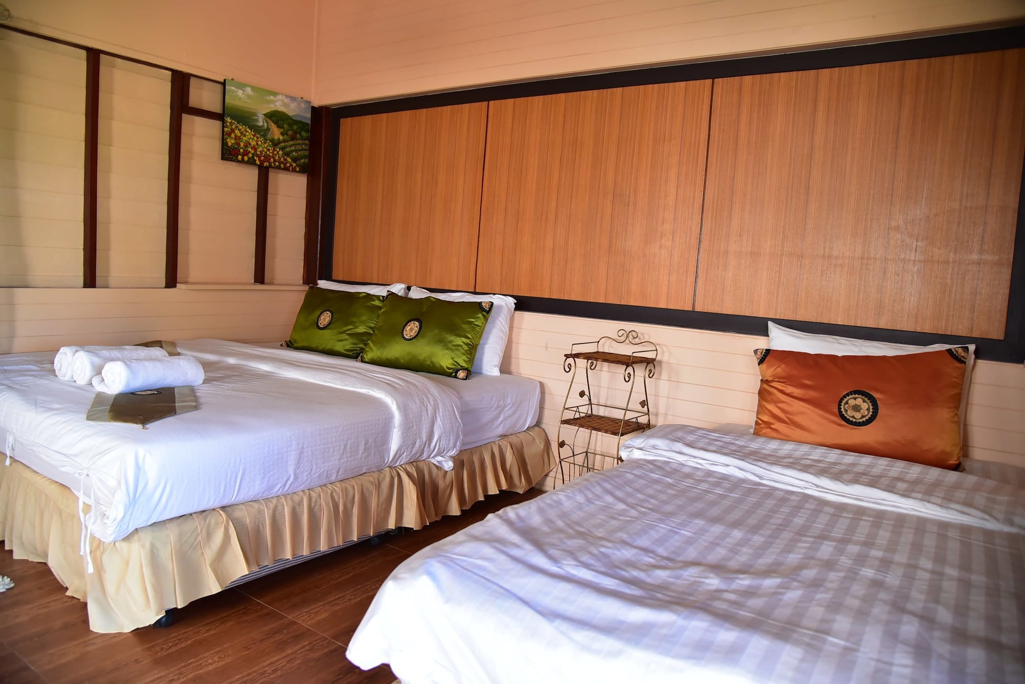 VILLA, POOL ACCESS