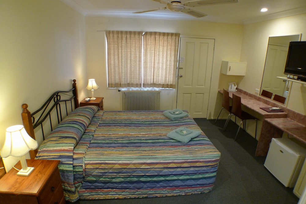 PARKHAVEN MOTEL 7/12