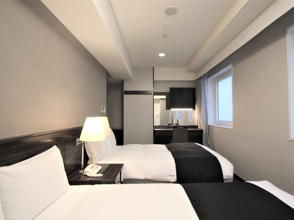 ROOM, TWIN BEDS