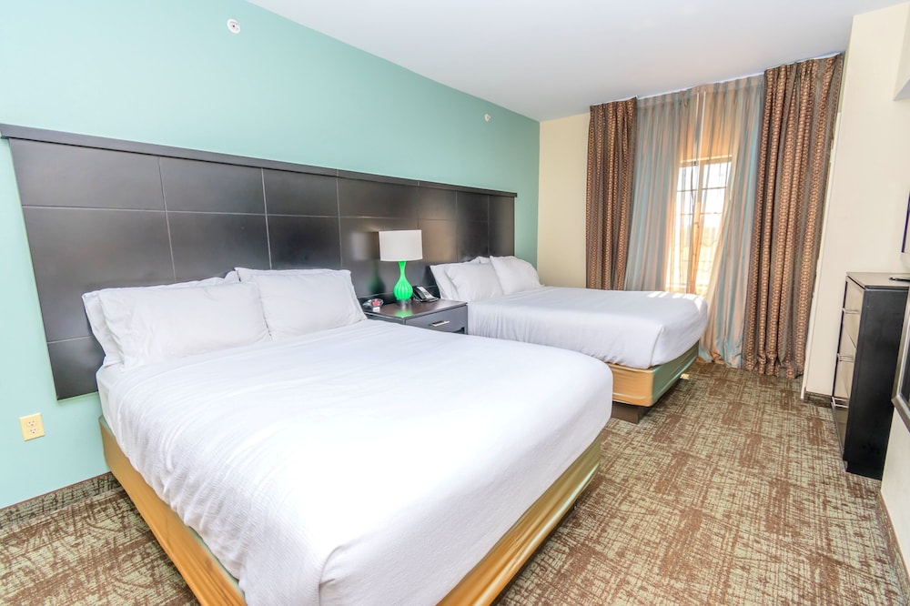 1 BEDROOM, SUITE, KITCHEN