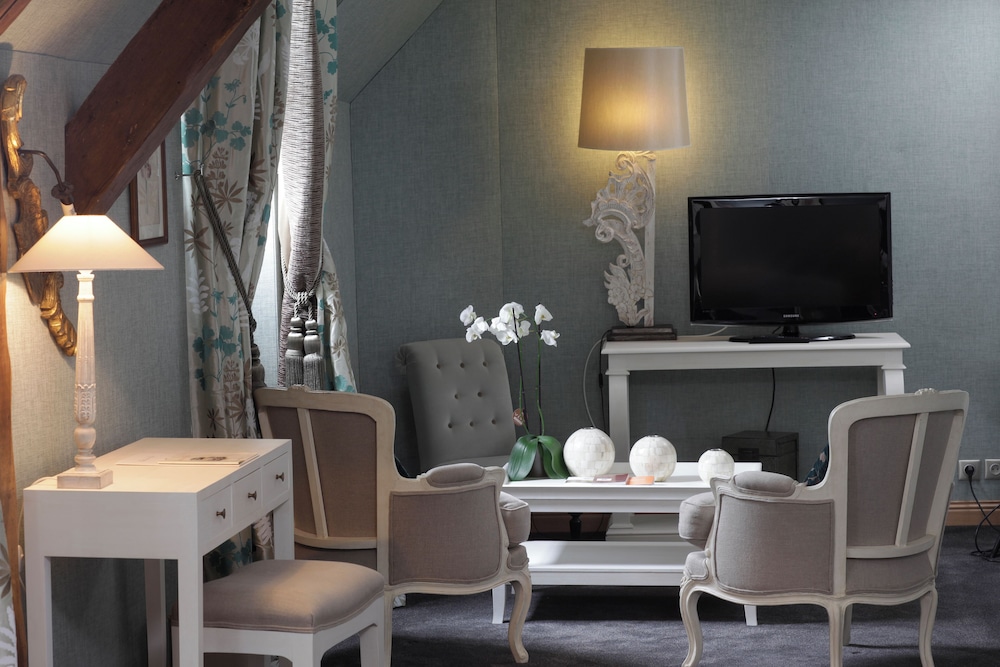 CHATEAU DE FERE HOTEL 30/50