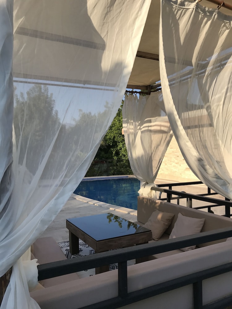 Dardanos Hotel 18/37