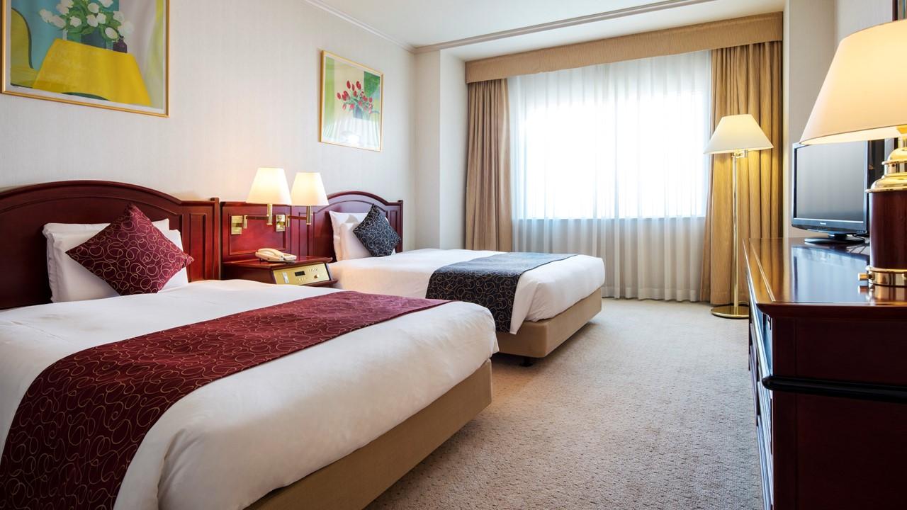 Junior Suite, Twin Beds, Night View, Smoking