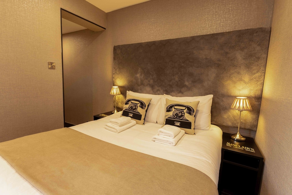 Peaky Blinders Accommodation & Bar 23/50
