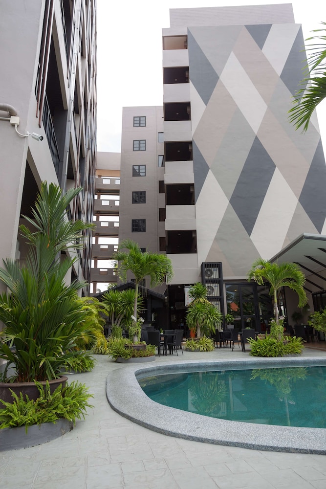 Golden Tulip Essential Pattaya 59/65
