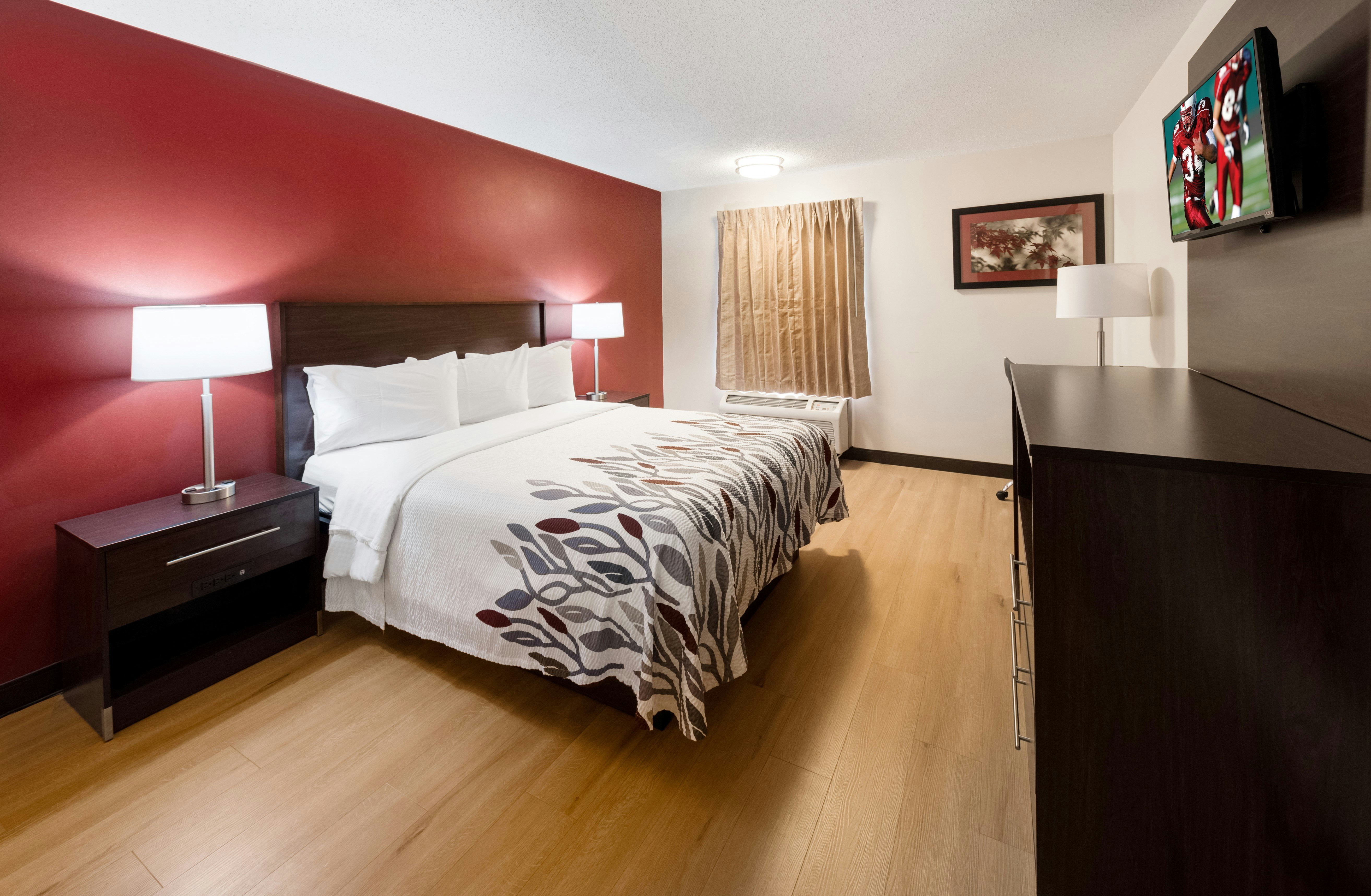 غرفة سوبيريور بسرير كينج، Red Roof Inn Fort Wayne 2/4